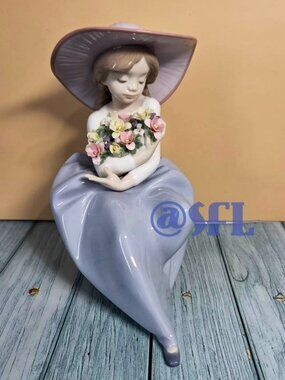 Lladro 05862 Fragrant Bouquet Girl With Flowers Excellent Con Collectable Retire